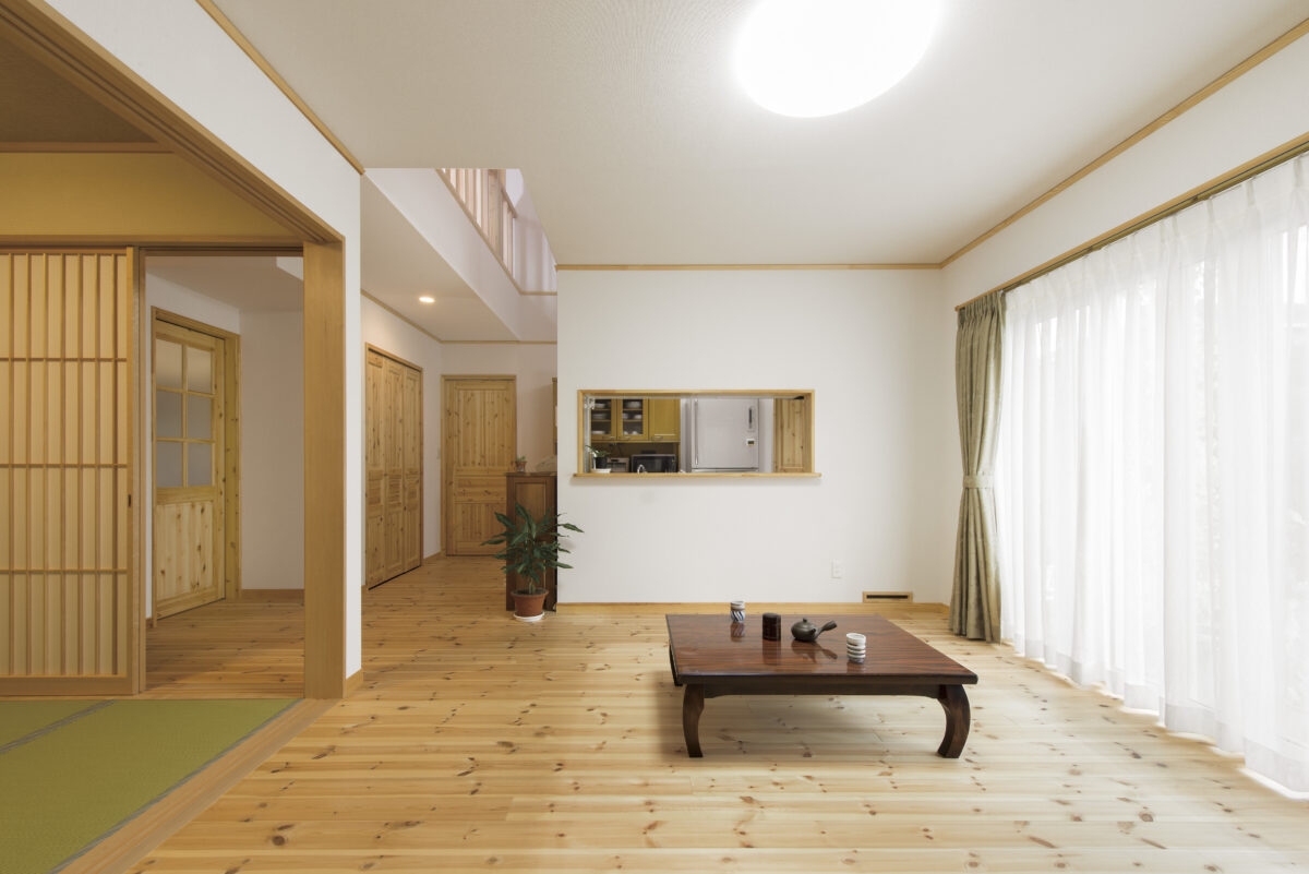 自然とみんなが集まる大空間リビングの家