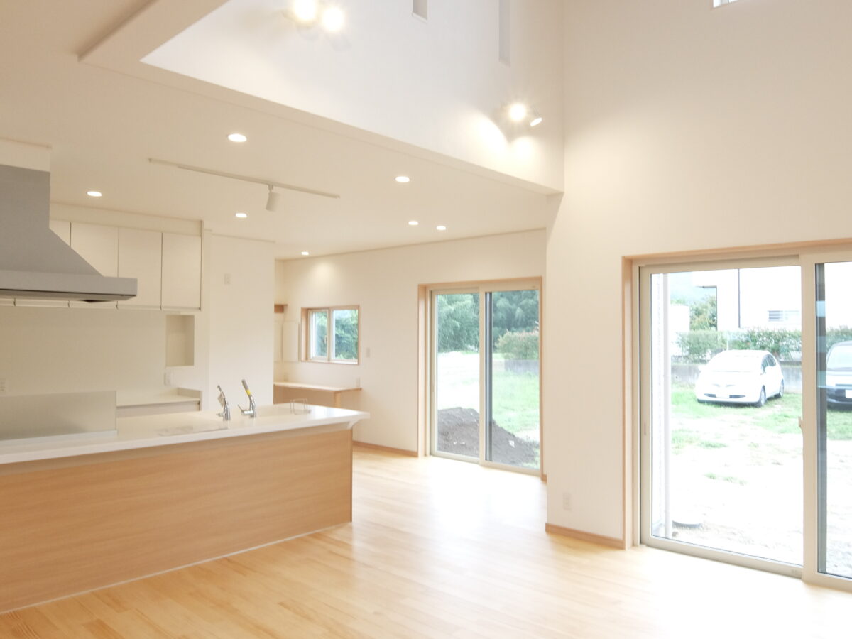 自然とみんなが集まる大空間リビングの家